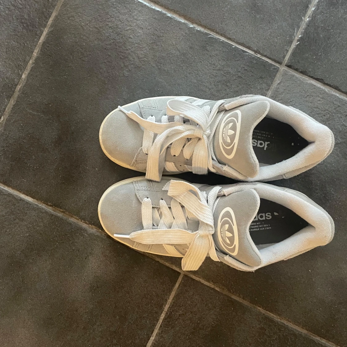 Adidas Campus sneakers i ljusgrå