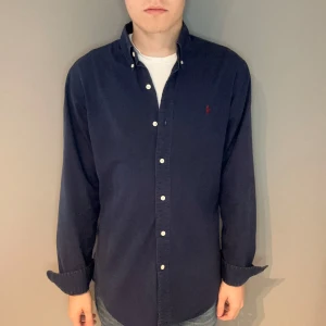 Polo Ralph Lauren skjorta  - Polo Ralph Lauren skjorta | storlek m | skick 9,5/10 | fraktar via valfrit ombud på köparens bekostnad | hel av dig vid funderingar 