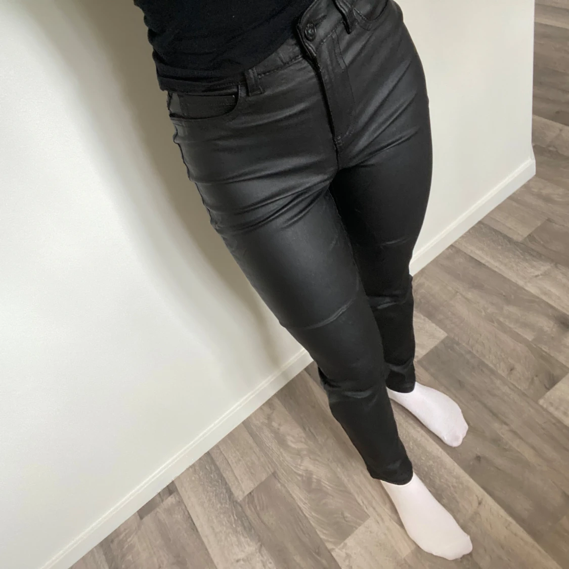 Svarta coated jeans från ONLY XS