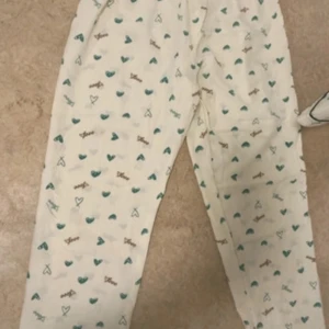 Pjymas  - Pjymas set från Qatar, helt nya utan pris lapp. Passar dig som gillar mjuka och sköna sovplagg