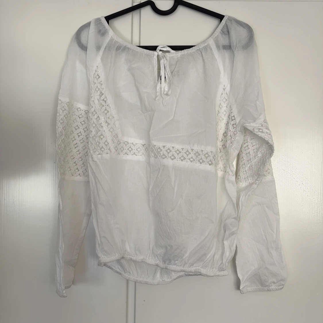 Vit blus med spets från Rut&Circle