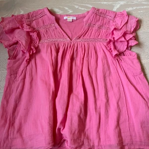 Rosa blus 💕 - Söt rosa blus med spets upptill!💕💕