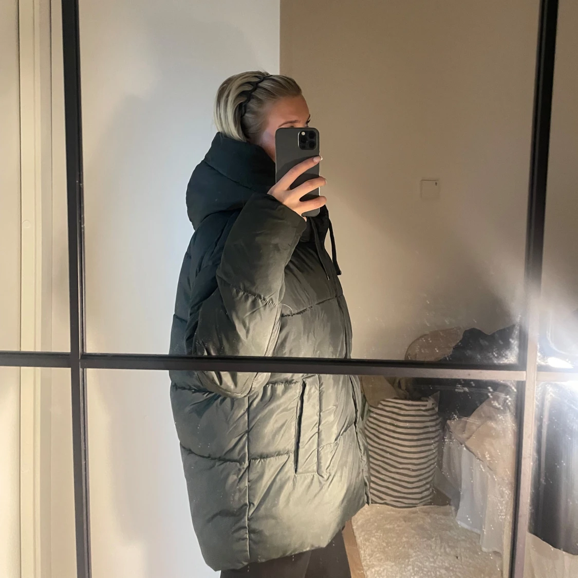 Mörkgrön pufferjacka med hög krage - 3