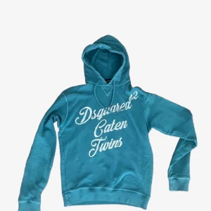 Turkos hoodie från Dsquared2 - Dsquared2 hoodie för folk som röker nattishar