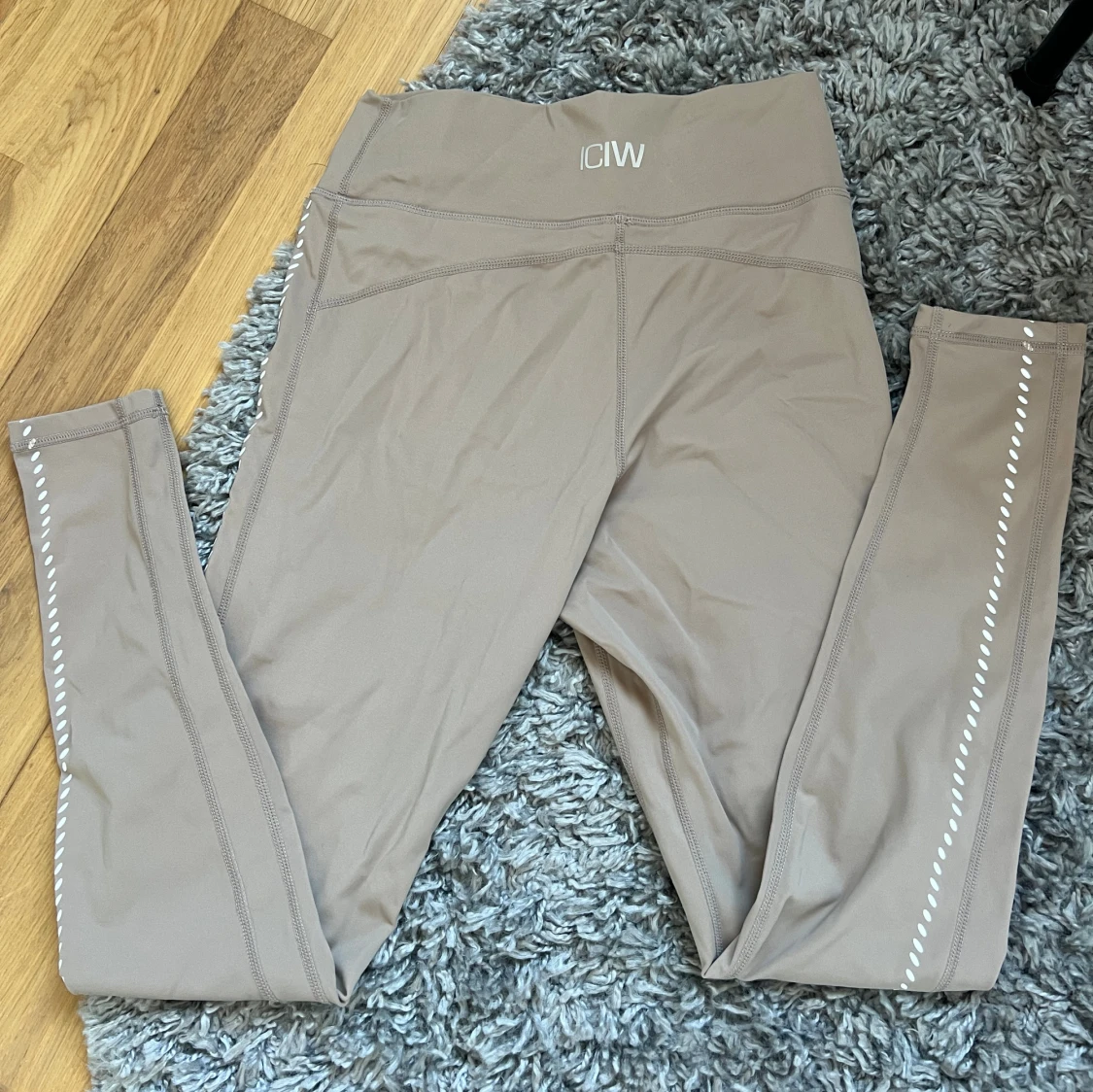 Beige leggings från ICANIWILL, strl S - 1