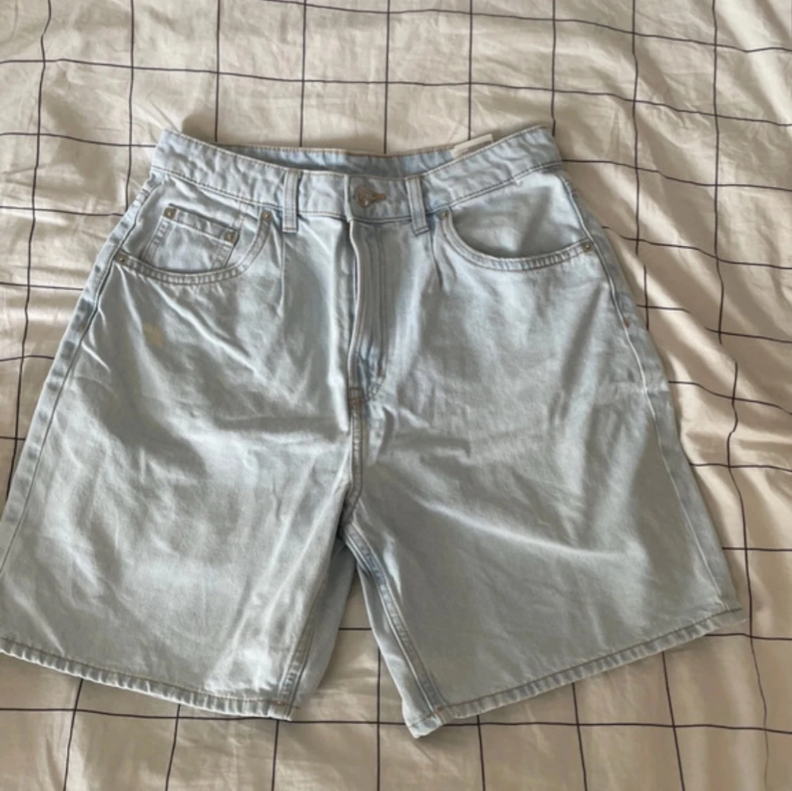 Ljusblåa jeansshorts med hög midja - 1