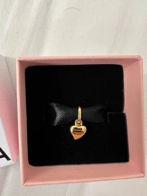 Helt ny hjärt berlock från Pandora  - Helt ny hjärt berlock från Pandora 