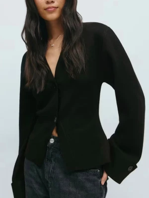 knitted sculpted cardigan svart - svart tröja från gina tricot i storlek M, knappt använd 💕