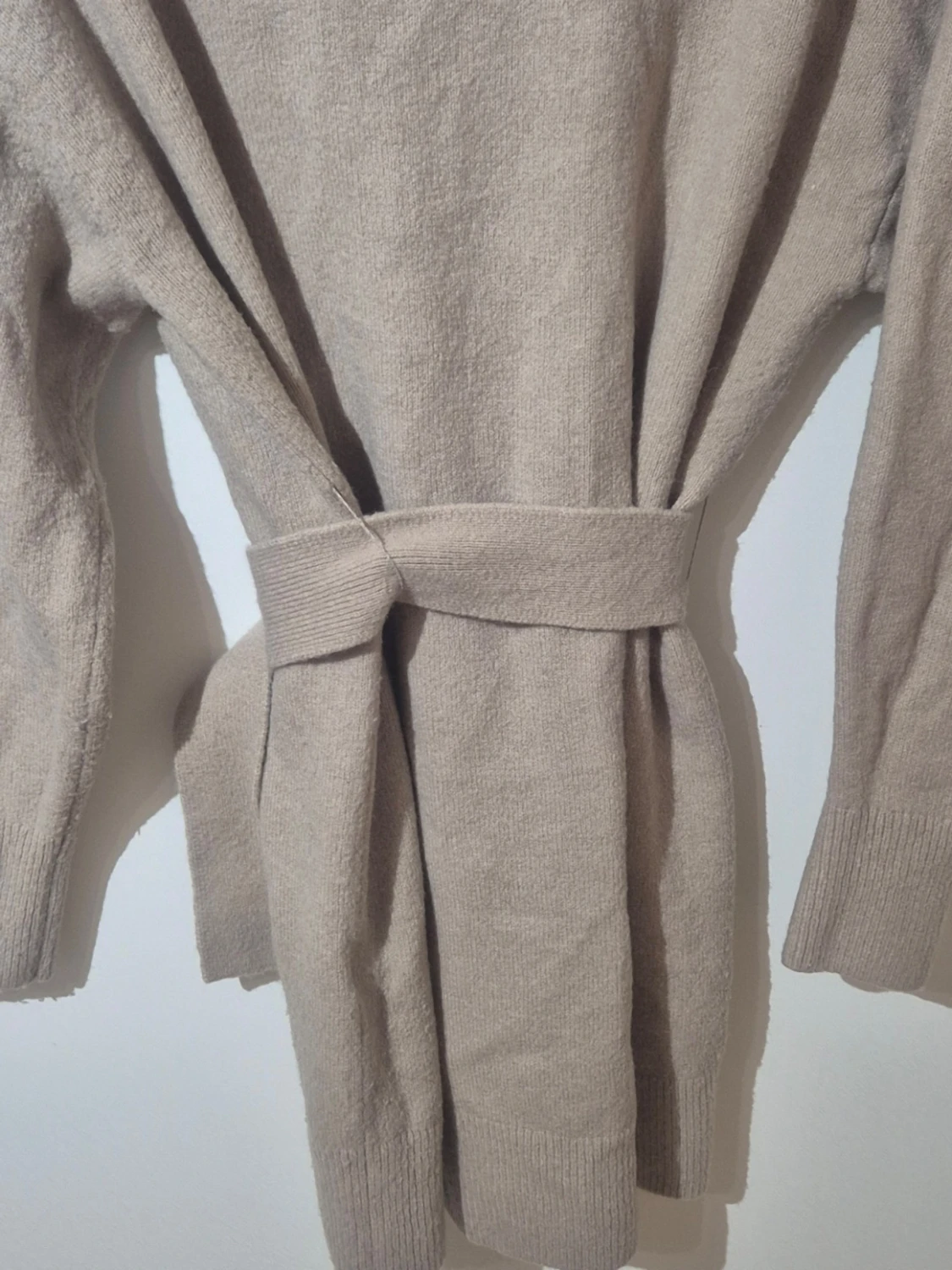 Beige klänning med bälte - 5