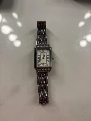 Klocka i silver - Jättefin helt oanvänd klocka i silver 