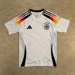Tyskland Hemmatröja 2024 - Storlek S, helt ny!