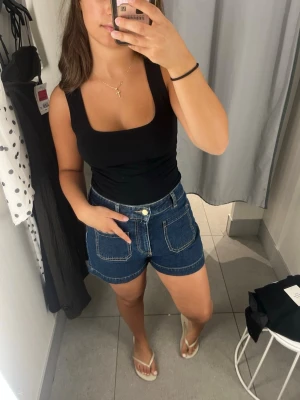 Shorts från hm - Jeansshorts från HM, aldrig använda men tvättade en gång. Jag bär oftast xs. 