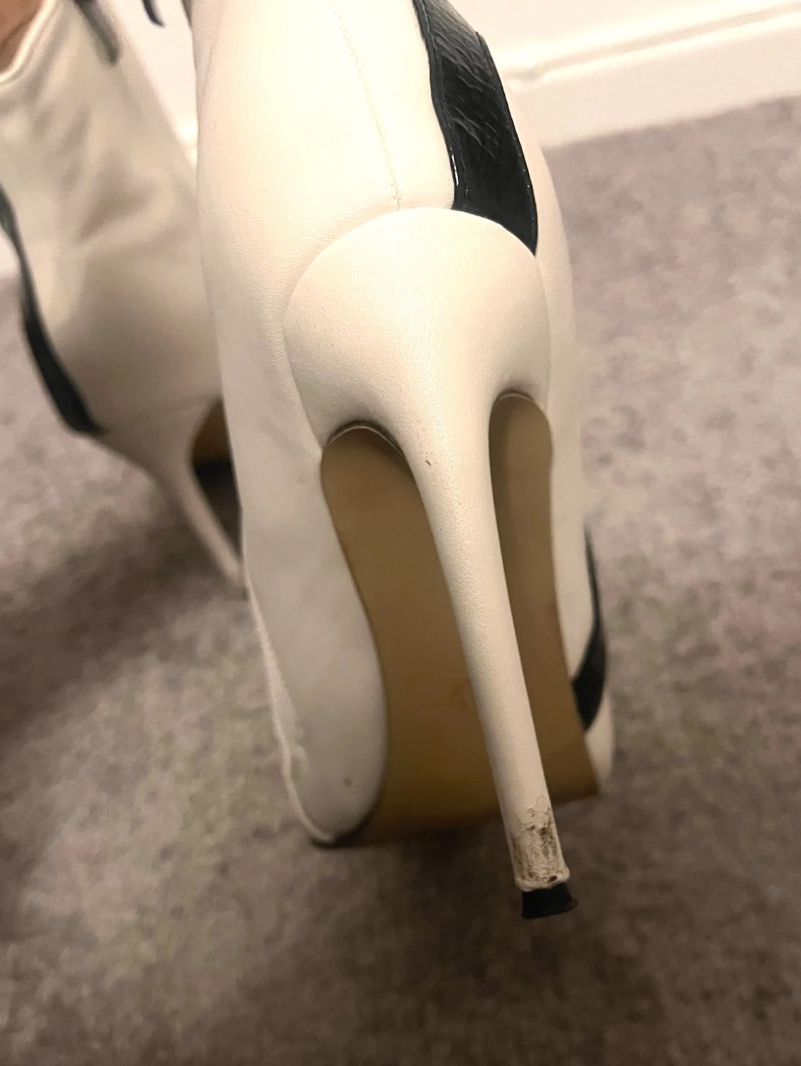 Vita stövletter med svart detalj - 2