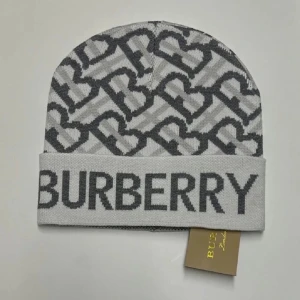 Burberry mössa  - Fräsch mössa
