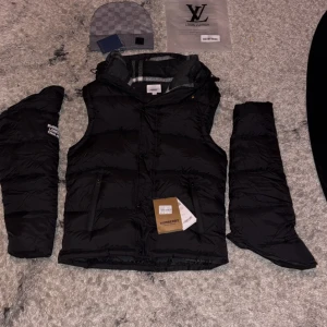  Burberry - Vill sälja den för 2600kr, fick den i julklapp o helt enkelt inte gillade den. INGET FEL MED DEN 