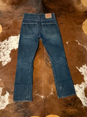 Vintage Levis 507 - Tjena! Säljer dessa riktigt feta Levis 507 bootcut, byxorna är i fint skick och är i storlek W32/L34, hör av dig vid funderingar!🙌