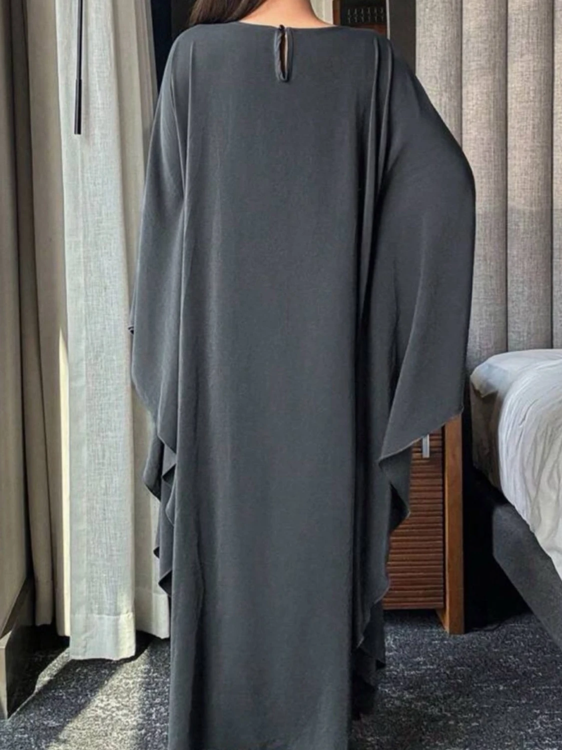 Mörkgrå långklänning med volang - 2