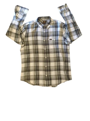 Skjorta från Lee - Hej!😊 Jag säljer en rutig skjorta från Lee som är grön grå. Skjortan har en bröstficka på höger sida och är i bra skick. Fråga om du undrar något👍 ‼️ Priset är inte hugget i sten‼️