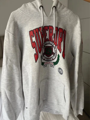 Superdry hoodie  - Säljer denna superdry hoddie i storlek xs-s. Nästan i nyskick 