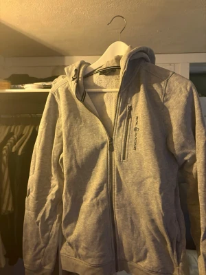 Sail racing zip - Sail racing zip I fint skick lite smått utvättad men inga hål eller defekter 