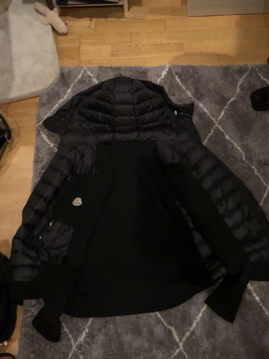 Svart hoodie från Moncler med huva - 1