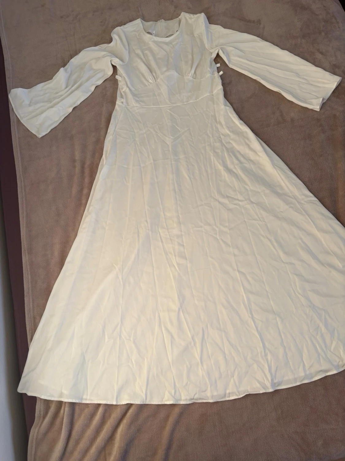 Vit långklänning med långa ärmar