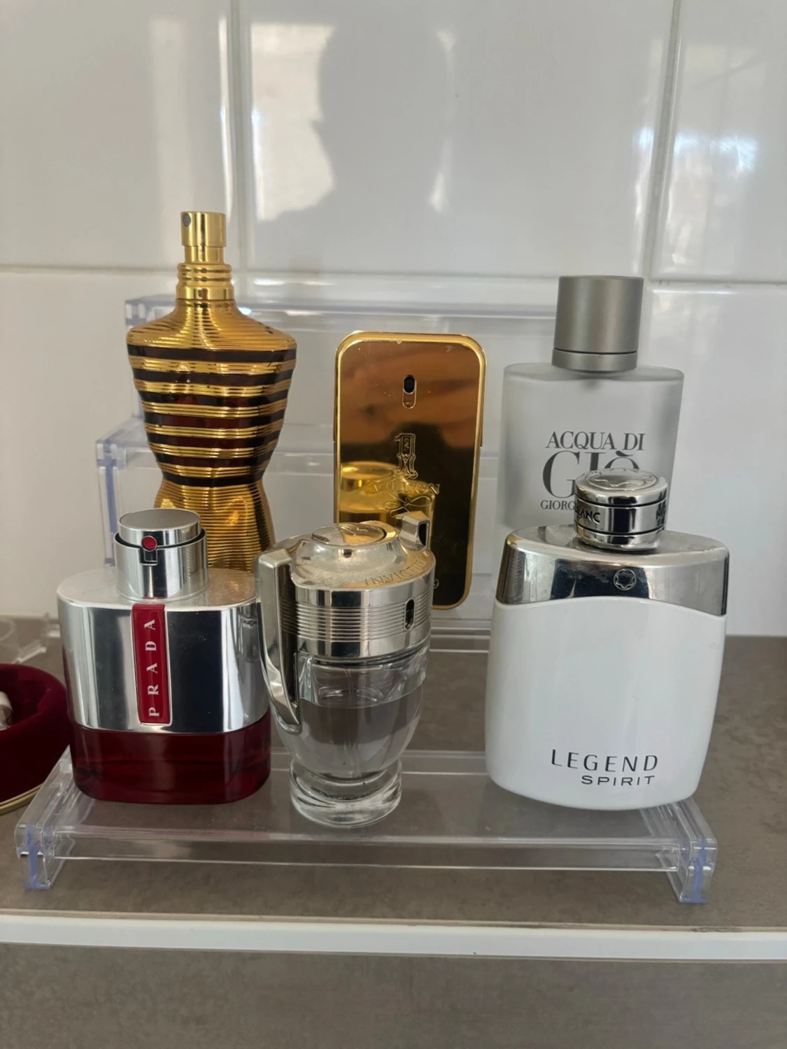 Många designer parfymer