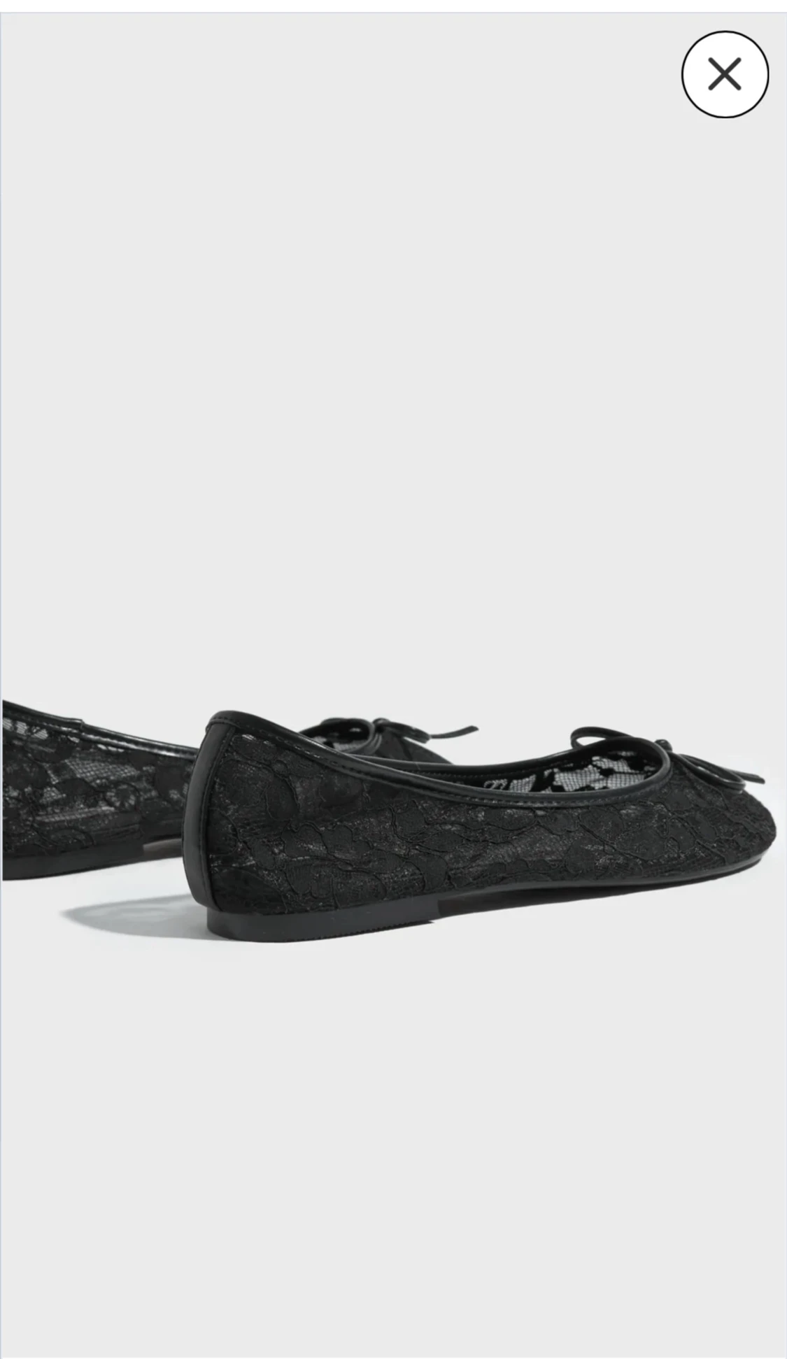 Svarta spetsballerinaskor med rosett