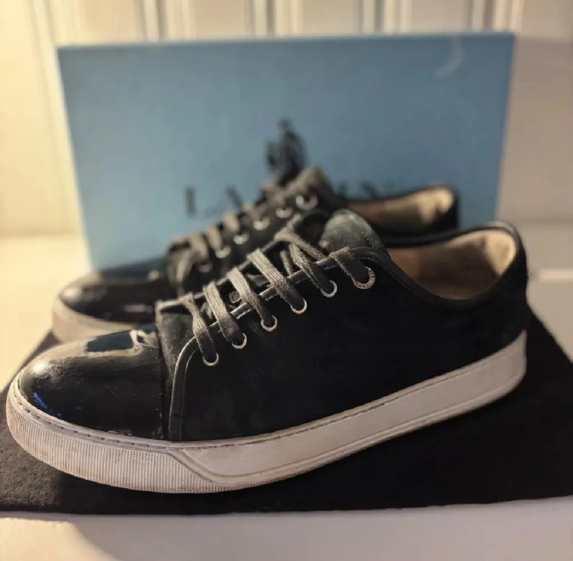 Svarta sneakers från Lanvin med lackad tå - 1