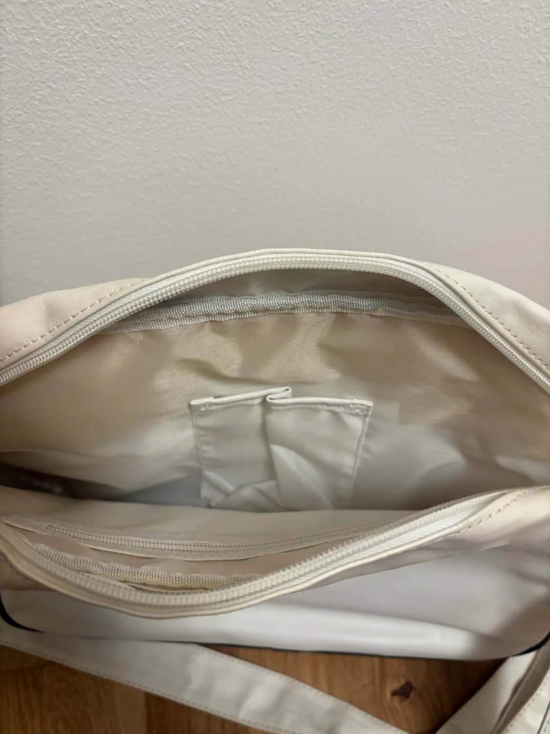 Vit axelväska från Daniel ray - 2