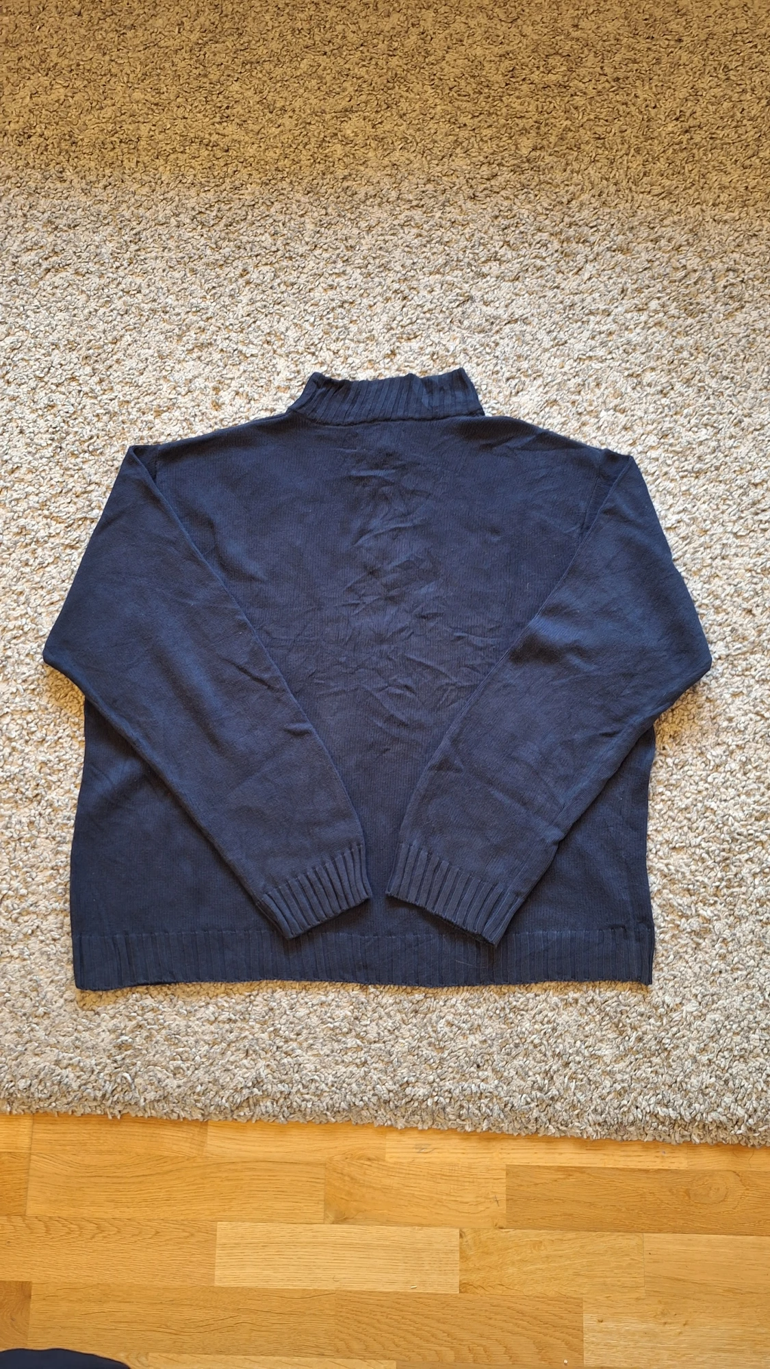 Marinblå stickad tröja från CHAPS med halvpolokrage och knappar - 1