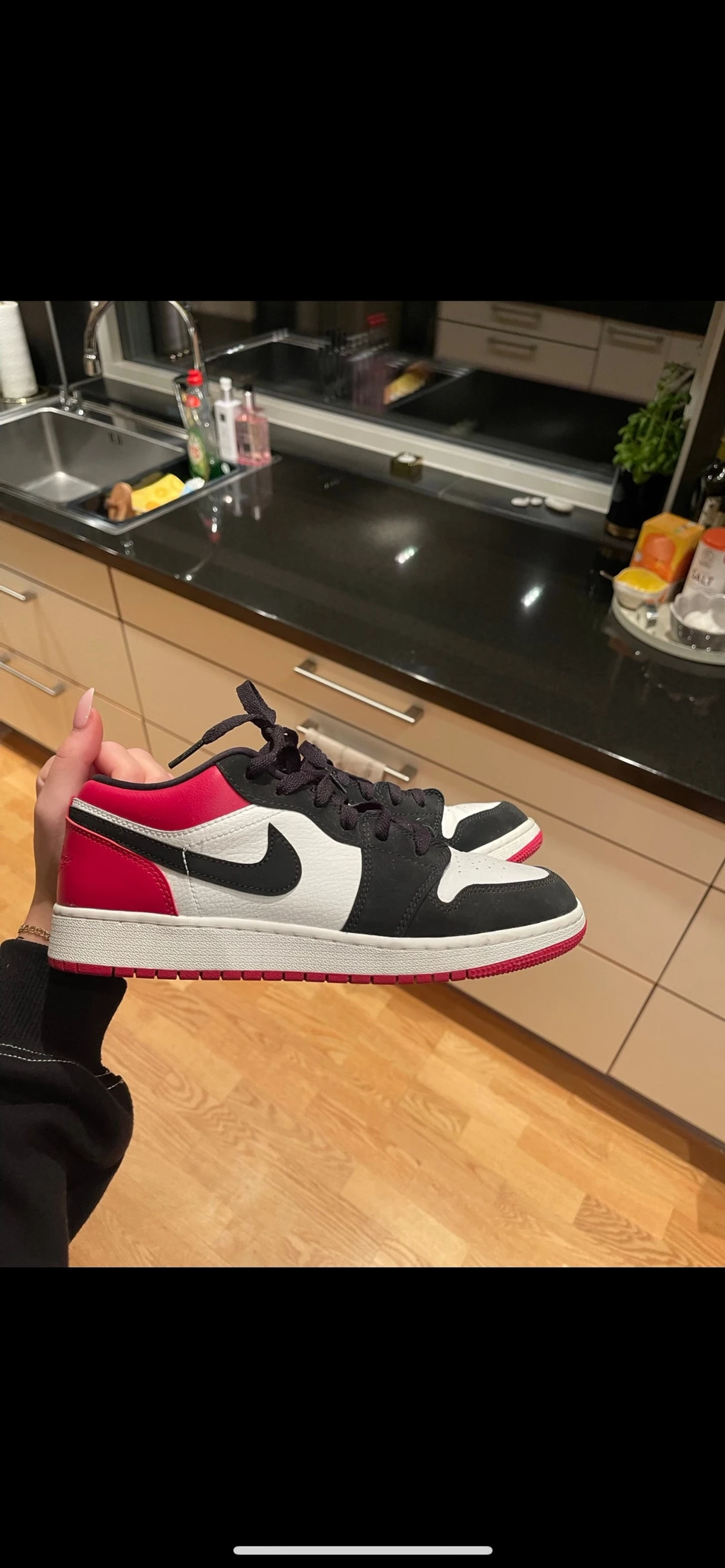Nike Air Jordan 1 Low svart/röd/vit - 1