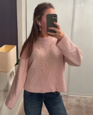 Rosa stickad tröja! - Super söt ljusrosa stickad tröja från Gina! 🩷