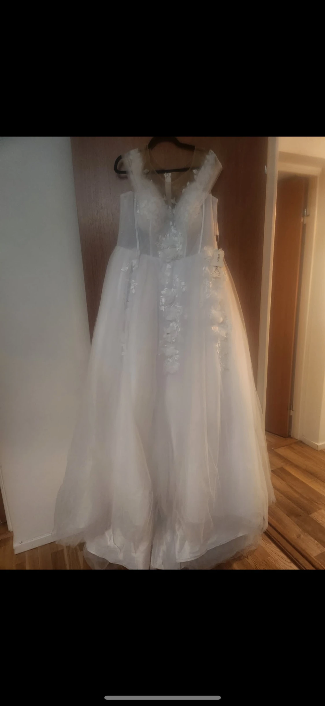 Vit långklänning med spetsdetaljer - 1