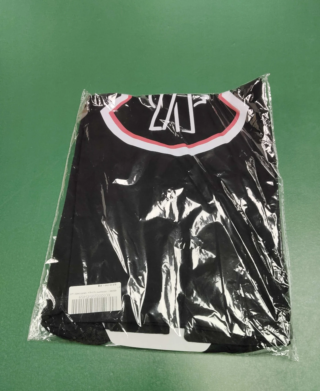 Svart tröja från välkänt märke - 3