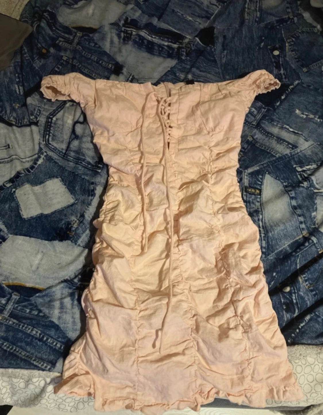 Ljusrosa offshoulder kortklänning