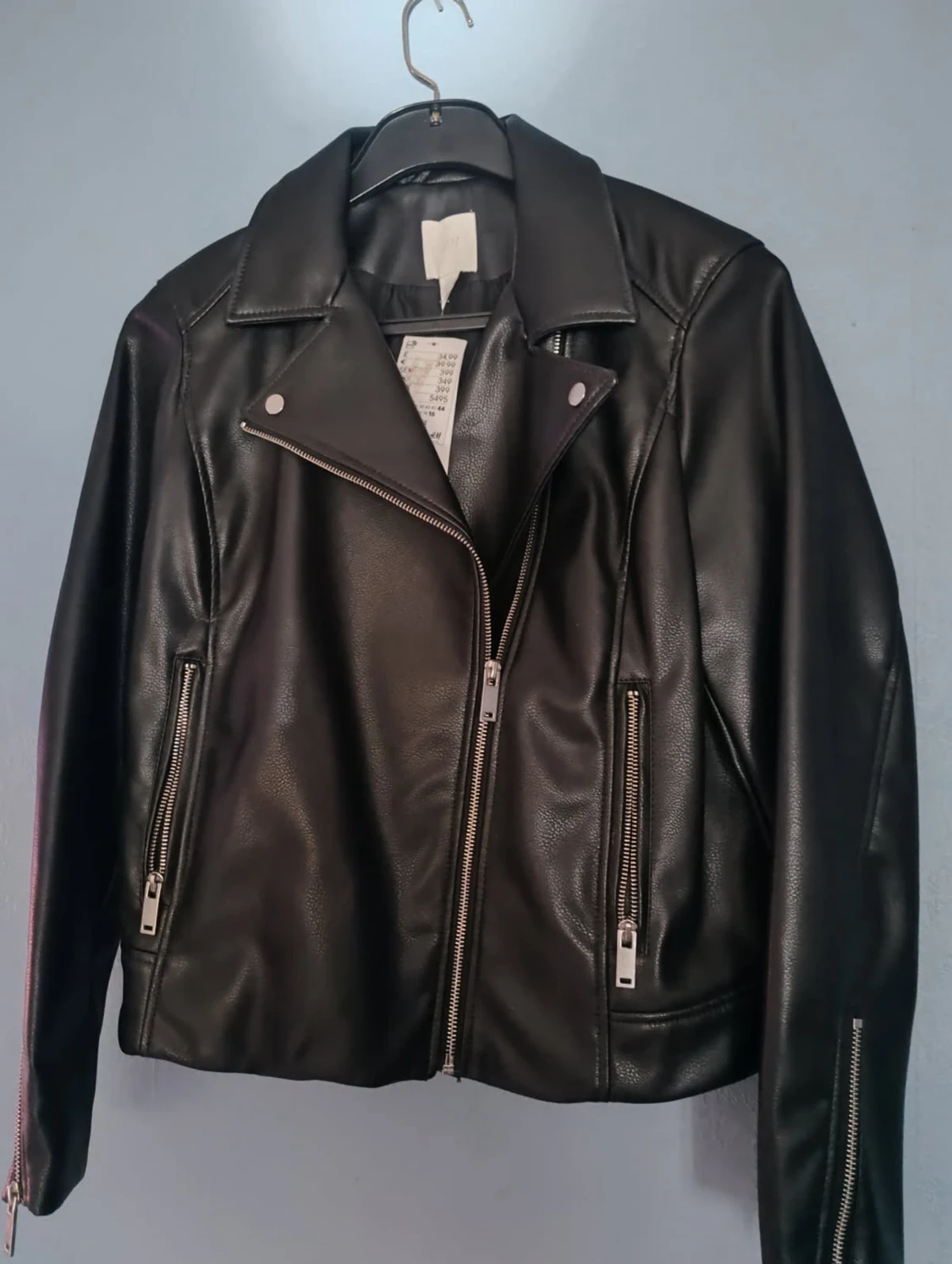 Svart skinnjacka med dragkedjor