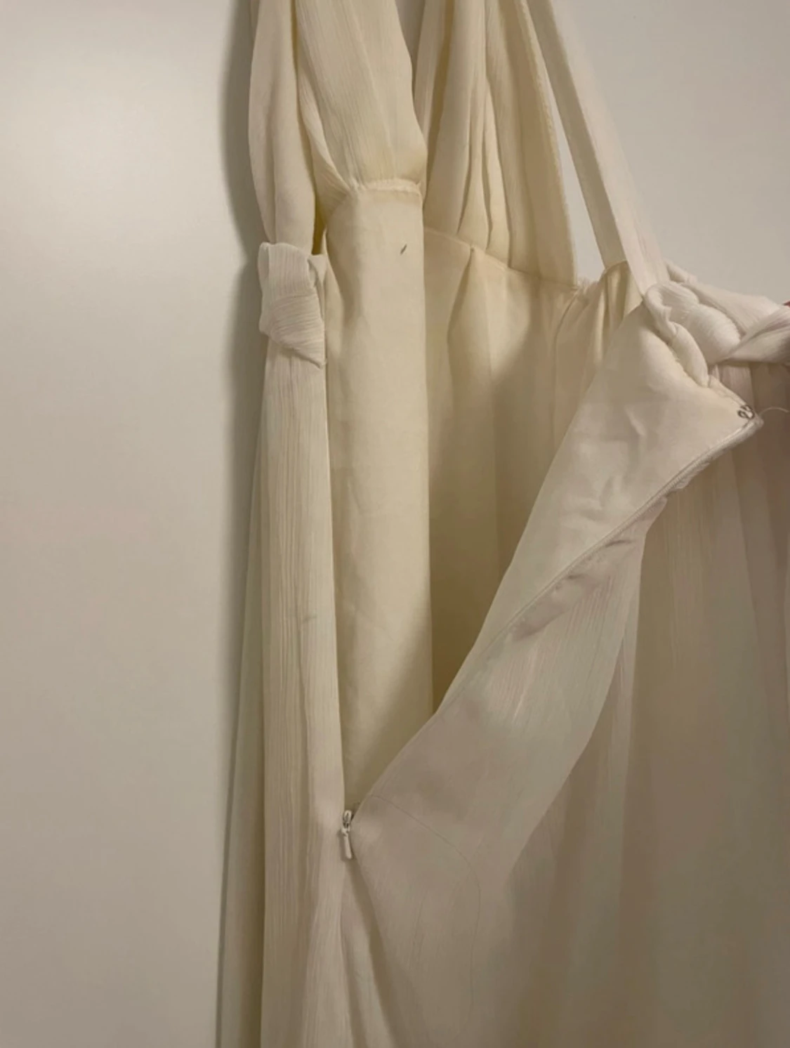 Vit långklänning med flätad midja - 3