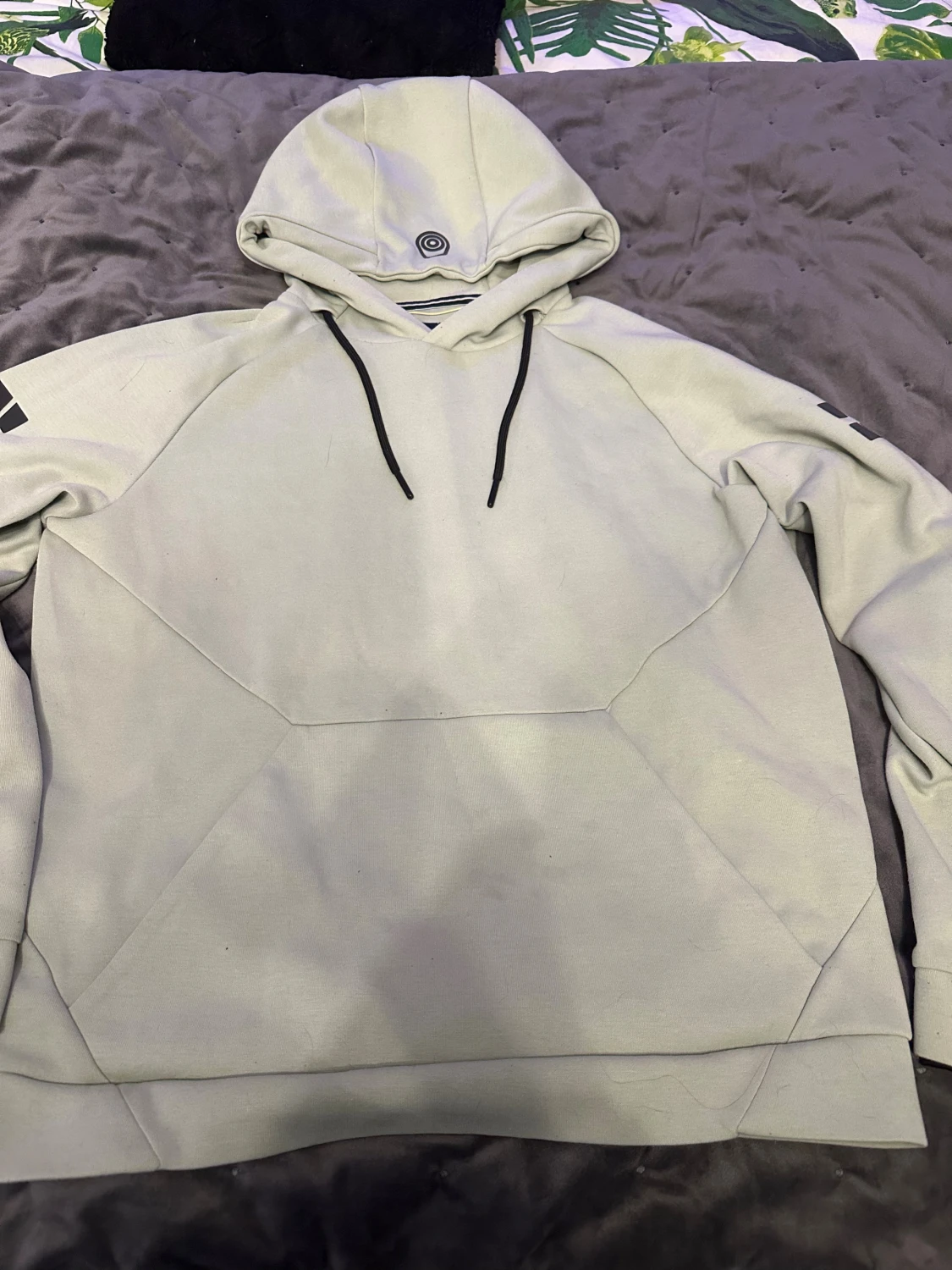 Ljus sage grön hoodie från Sail Racing S