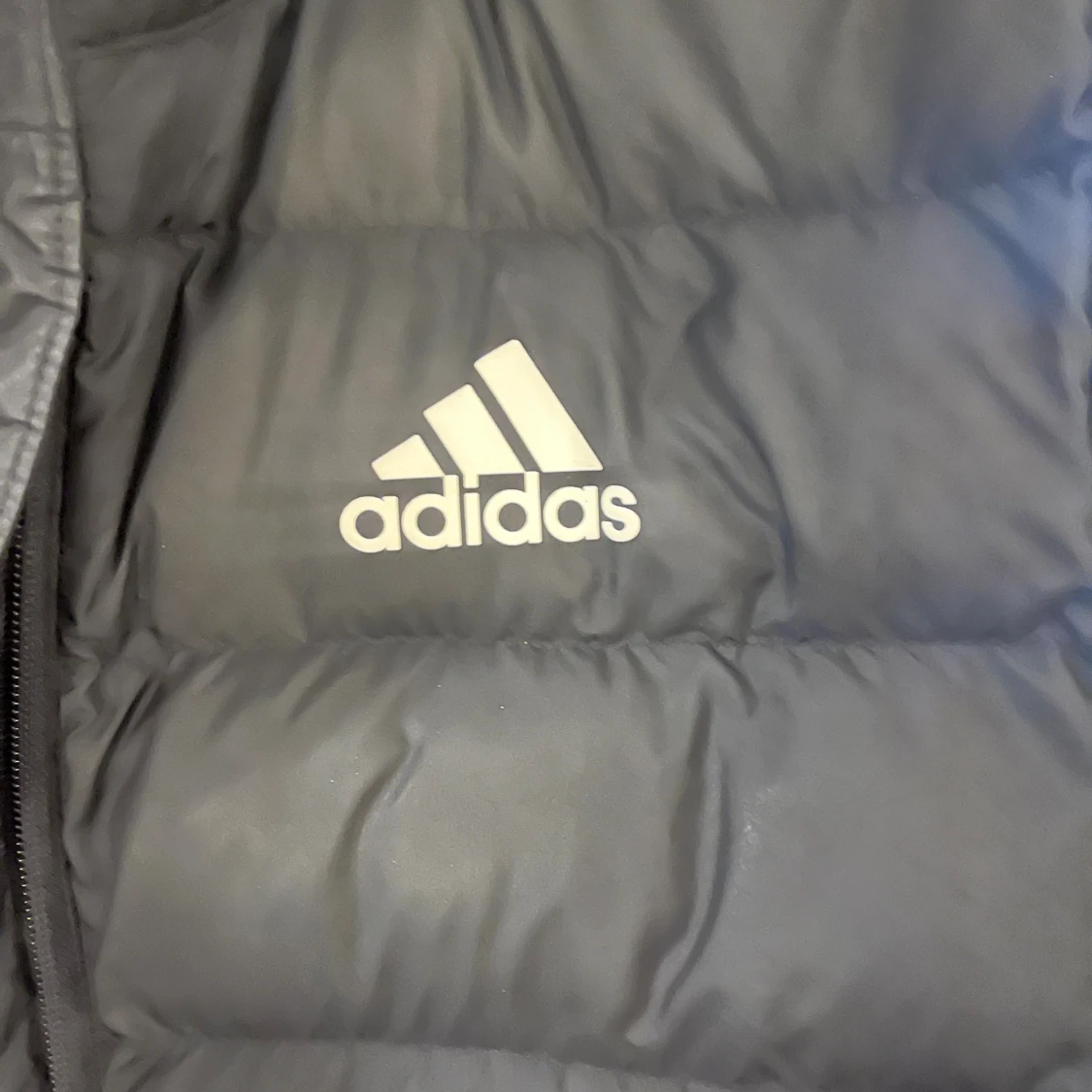 Svart pufferjacka från Adidas - 4