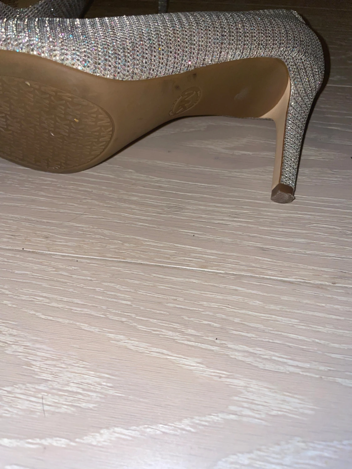 Glittriga pumps från Michael Kors - 2