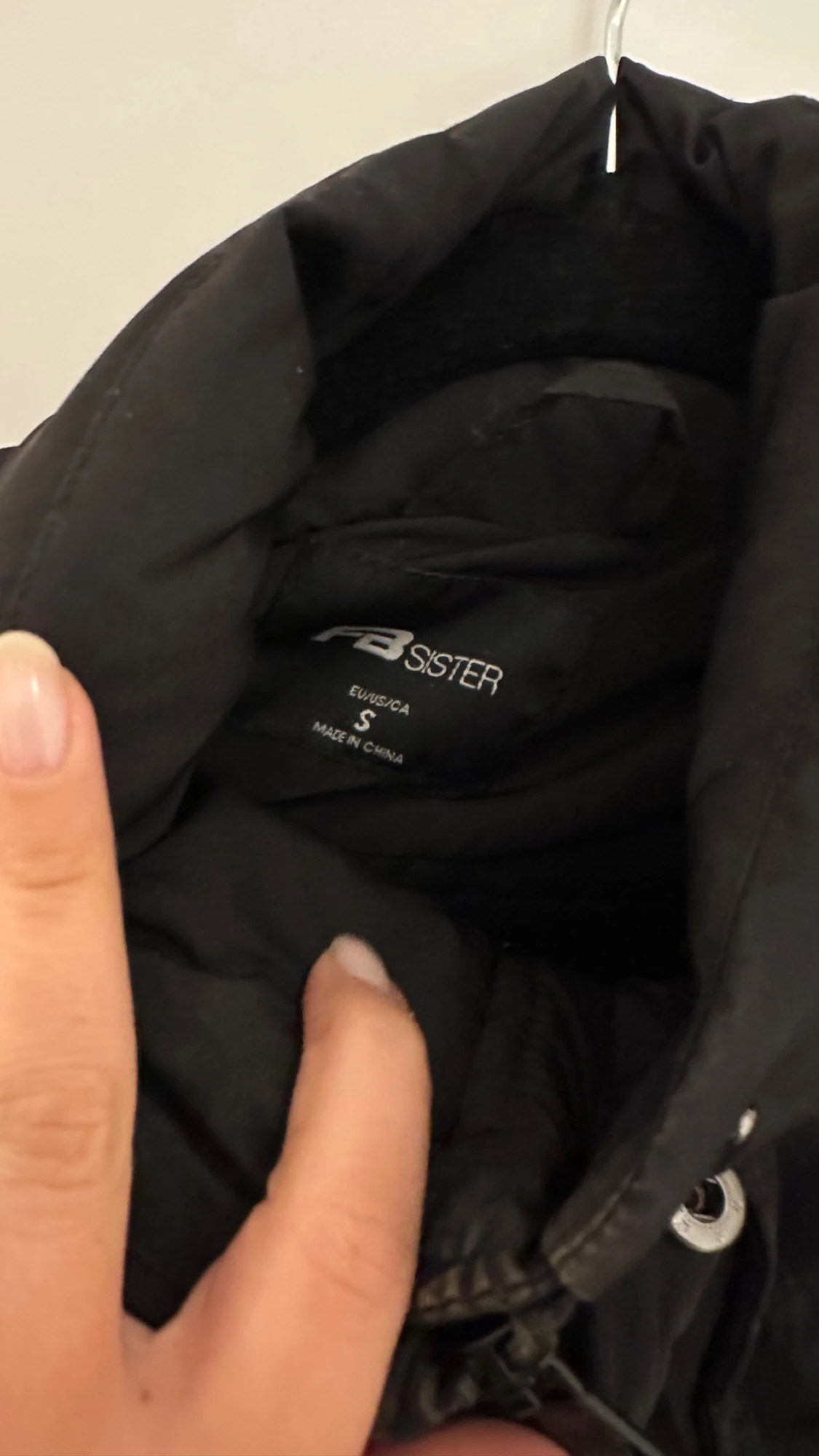 Svart pufferjacka med hög krage - 4