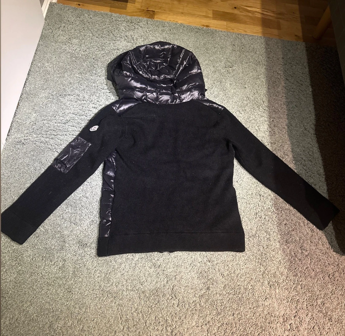 Svart Moncler pufferjacka med huva - 1