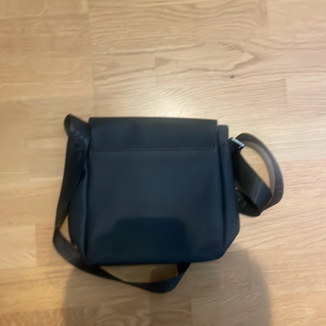 Svart axelväska från Lacoste - 1