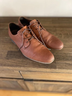 Kostym skor🎓 - Snygga kostymskor som bara har används en gång och är perfekta för student eller andra mer formella tillfällen🎓