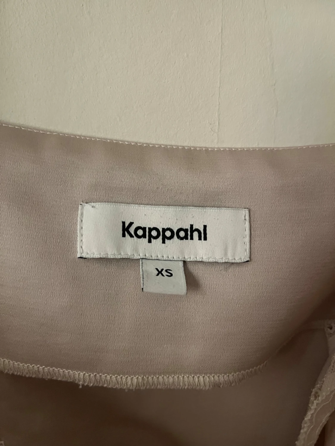 Champagnefärgat linne med spets - 2