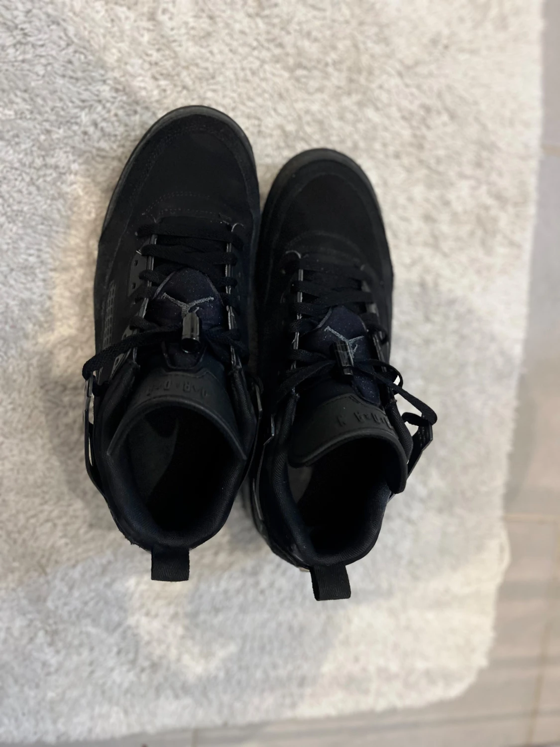 Svarta Nike Jordan 4 sneakers - 1