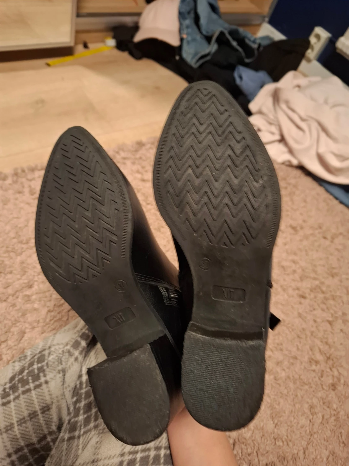 Svarta stövletter med klack och dragkedja - 2