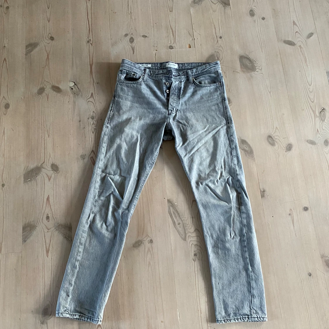 Gråa jack&jones jeans - 91