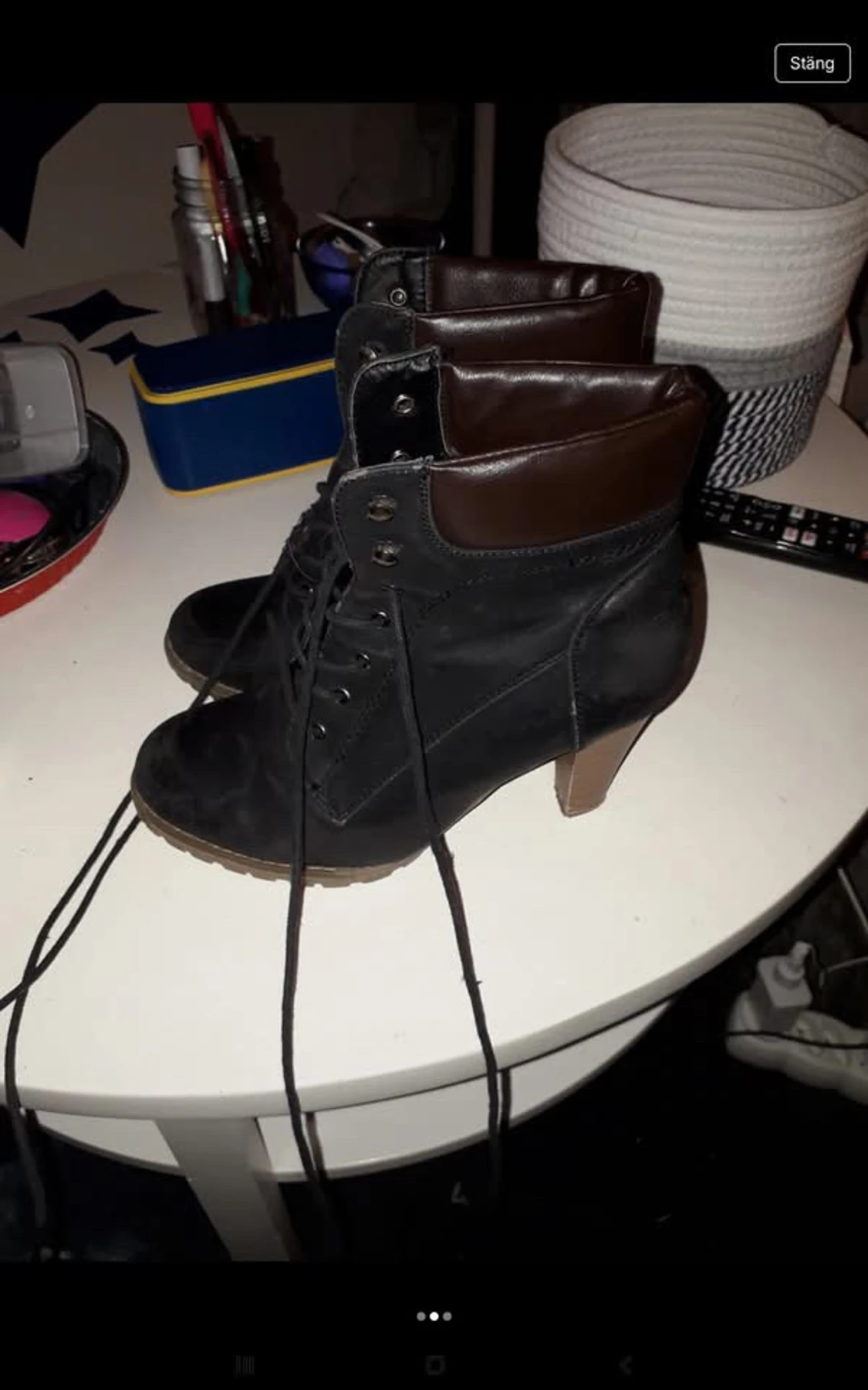 Svarta stövletter med snörning och klack - 1